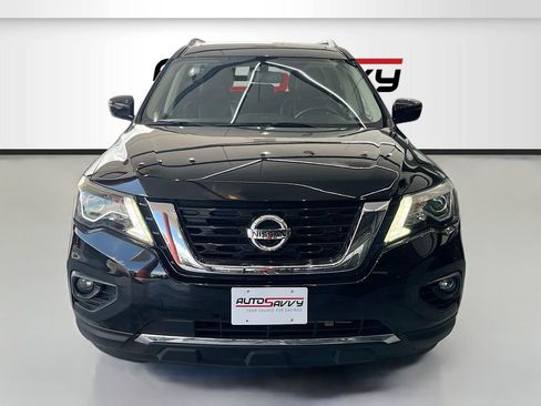 Used 2020 Nissan Pathfinder Platinum image 2