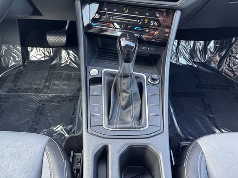 Used 2025 Volkswagen Jetta SE image 19