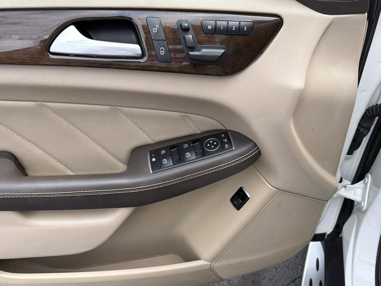 Used 2015 Mercedes-Benz GL 450 4MATIC image 15