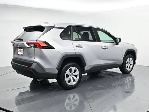 Used 2024 Toyota RAV4 LE AWD/4WD image 8