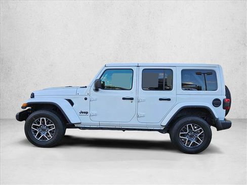 Used 2025 Jeep Wrangler Unlimited Sahara AWD/4WD image 9