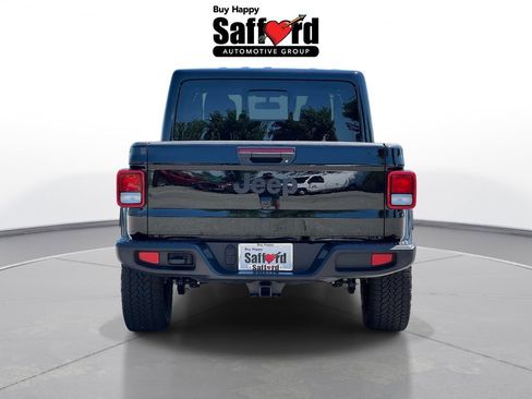 Used 2025 Jeep Gladiator Overland AWD/4WD image 6