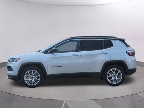 Used 2025 Jeep Compass Limited AWD/4WD image 2