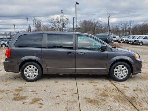 Used 2018 Dodge Grand Caravan SE w/ UConnect Hands-Free Group image 7