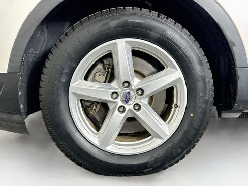Used 2018 Ford Explorer XLT w/ Equipment Group 202A FWD image 11