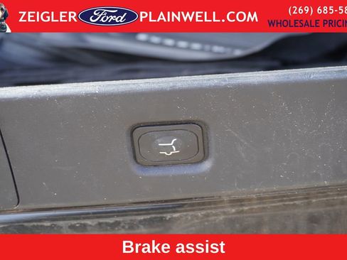 Used 2025 Ford Expedition Platinum image 12