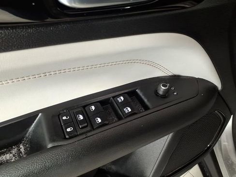 Used 2023 Jeep Compass Limited image 14