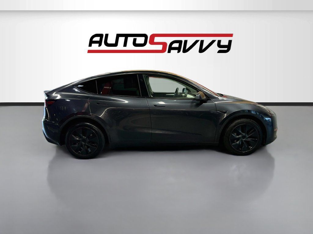 Used 2024 Tesla Model Y Long Range AWD/4WD image 8