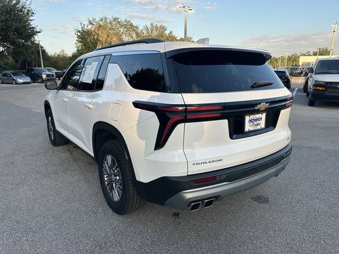Certified 2025 Chevrolet Traverse LT image 6