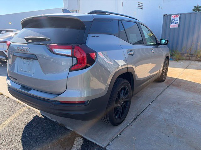 Used 2024 GMC Terrain SLE w/ Driver Convenience Package FWD image 5