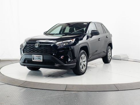 Certified 2022 Toyota RAV4 LE AWD/4WD image 3