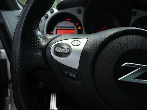 Used 2011 Nissan 370Z Coupe RWD image 21