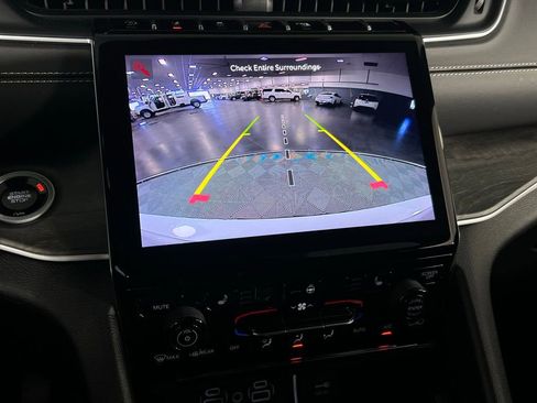 Used 2024 Jeep Grand Cherokee L Limited image 19