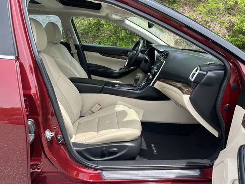 Used 2017 Nissan Maxima Platinum FWD image 18