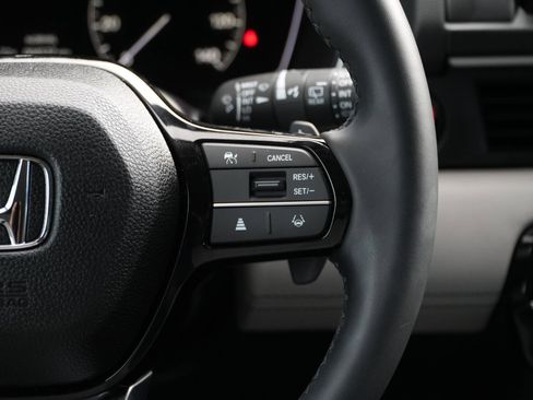 Used 2025 Honda Pilot Touring image 24