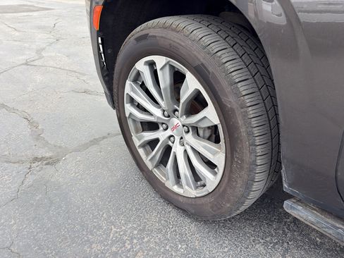 Used 2021 GMC Yukon Denali image 9