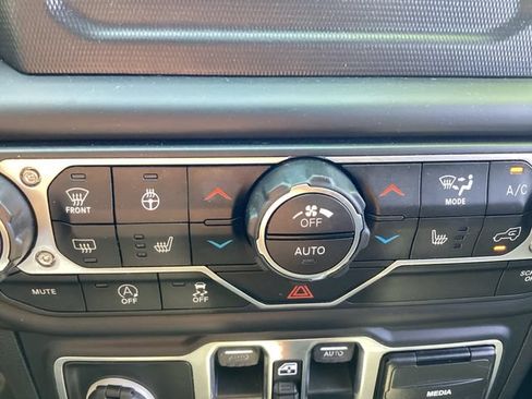 Used 2018 Jeep Wrangler Unlimited Sport S AWD/4WD image 19