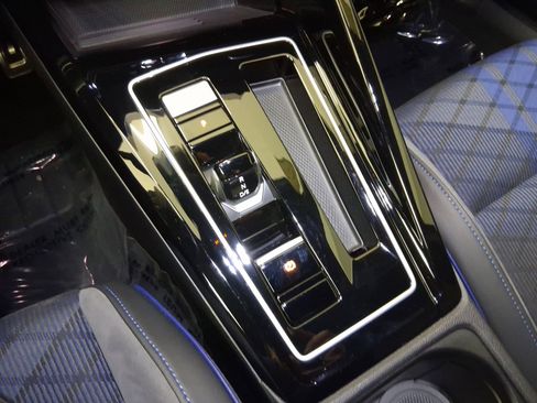 Used 2025 Volkswagen Golf R Black Edition image 33