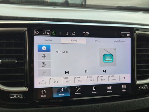Used 2024 Chrysler Pacifica Touring-L FWD image 22