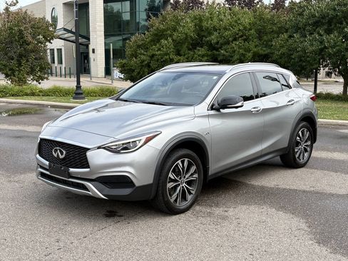 Used 2019 INFINITI QX30 AWD w/ Navigation Package image 4