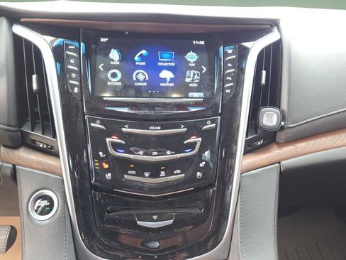 Used 2019 Cadillac Escalade ESV Premium Luxury image 29