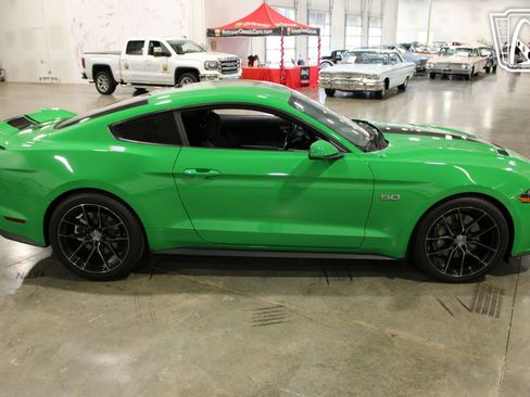 Used 2019 Ford Mustang GT RWD image 12