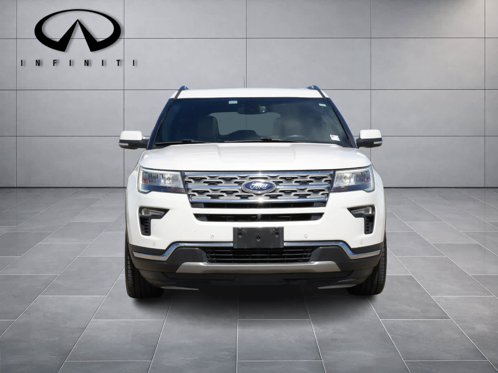 Used 2018 Ford Explorer Limited w/ Ford Safe & Smart Package FWD image 2