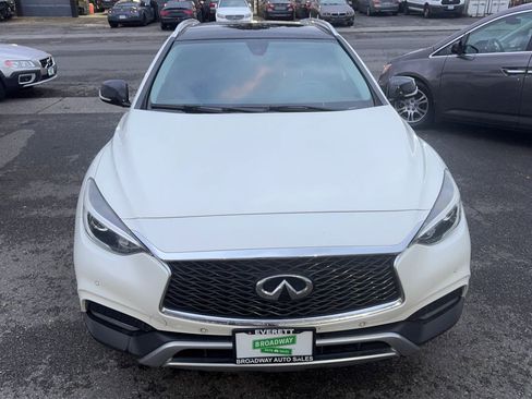 Used 2017 INFINITI QX30 Premium w/ Navigation Package image 2