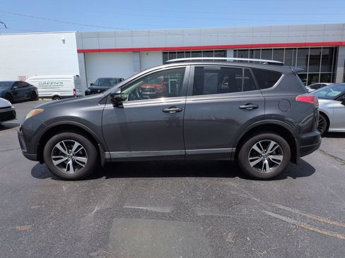 Used 2017 Toyota RAV4 XLE w/ All Weather Liner Package AWD/4WD image 2