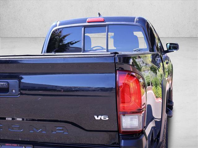 Used 2019 Toyota Tacoma TRD Off-Road w/ Technology Package AWD/4WD image 8