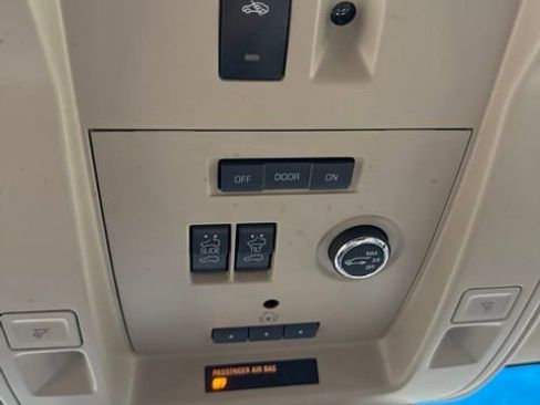 Used 2016 Cadillac Escalade ESV Premium AWD/4WD image 36