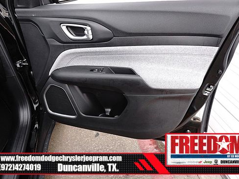 New 2026 Jeep Compass Latitude image 41