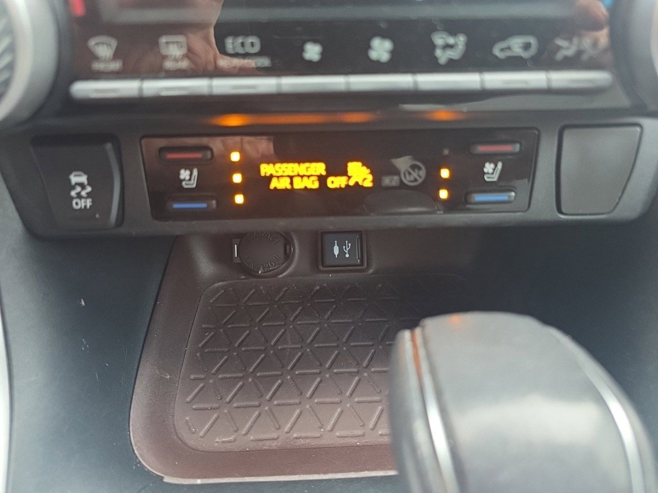 Used 2019 Toyota RAV4 Limited w/ Cold Weather Package AWD/4WD image 29