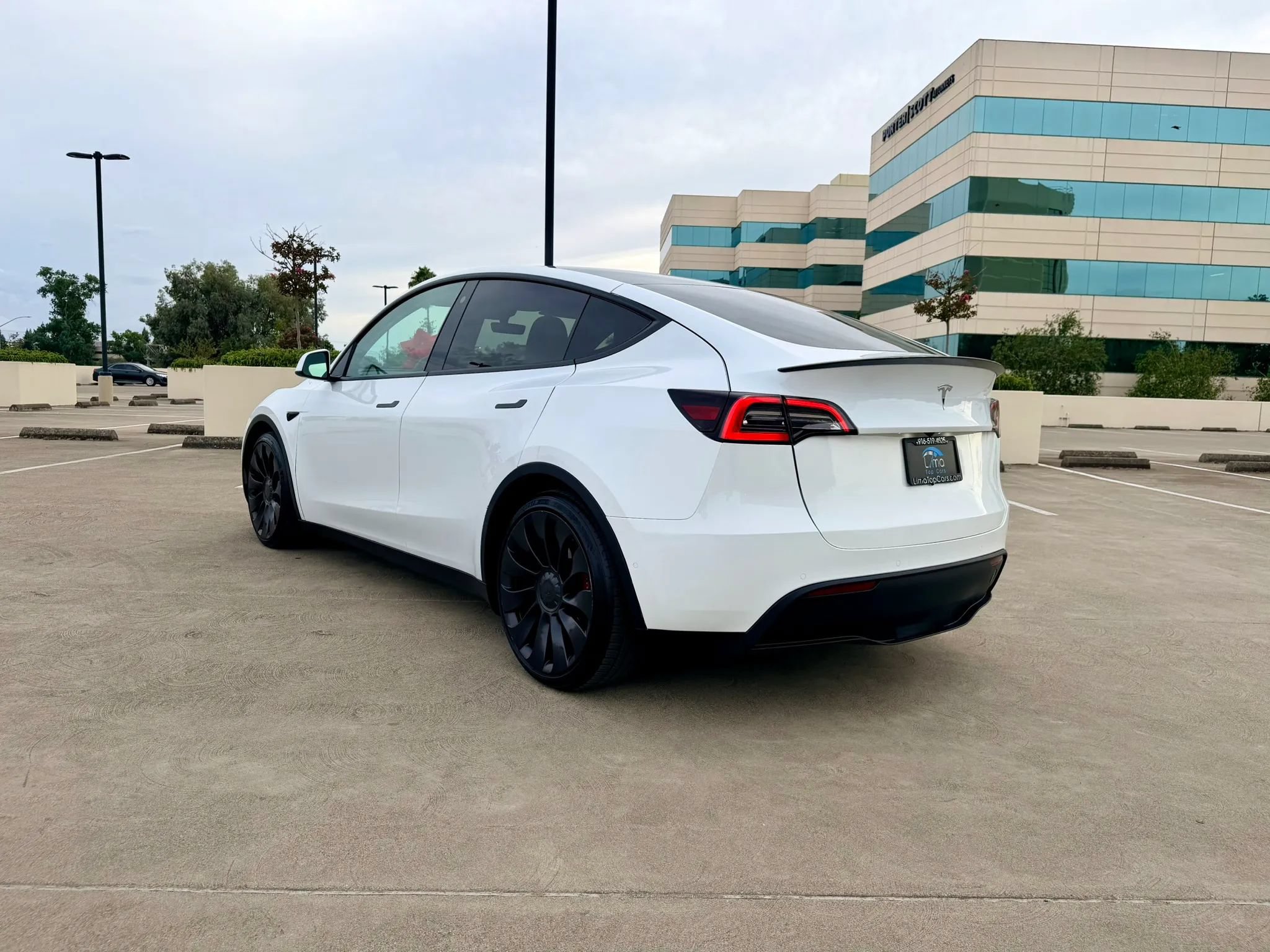 Used 2022 Tesla Model Y Performance AWD/4WD image 7