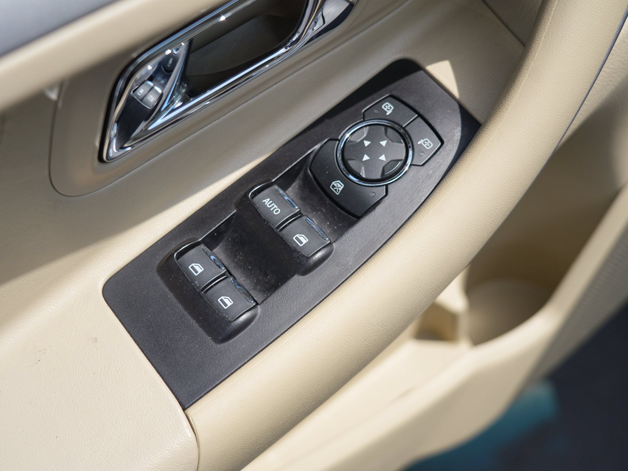 Used 2018 Ford Taurus SE FWD image 17