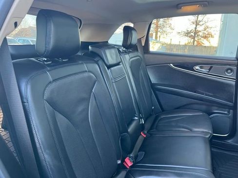 Used 2022 Lincoln Nautilus Reserve image 25