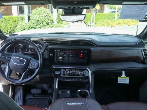 Used 2024 GMC Sierra 2500 Denali Ultimate AWD/4WD image 29