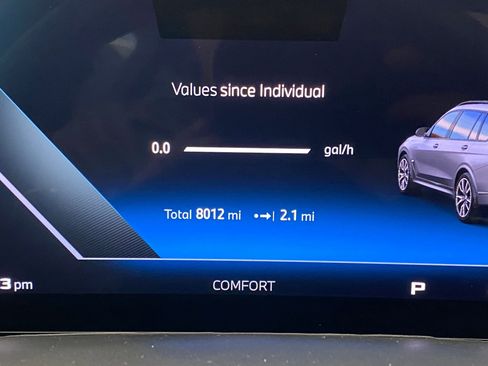 Used 2025 BMW X7 M60i w/ Executive Package image 29