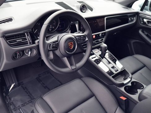 New 2026 Porsche Macan AWD/4WD image 4