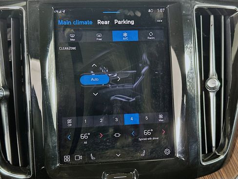 Used 2023 Volvo XC60 B5 Ultimate w/ Protection Package Premier image 24