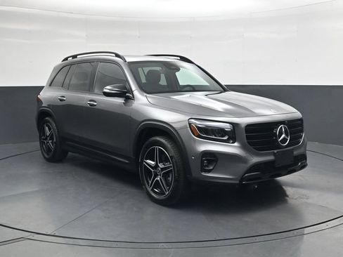 Used 2026 Mercedes-Benz GLB 250 4MATIC image 2