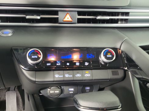 New 2025 Hyundai Elantra Blue image 16