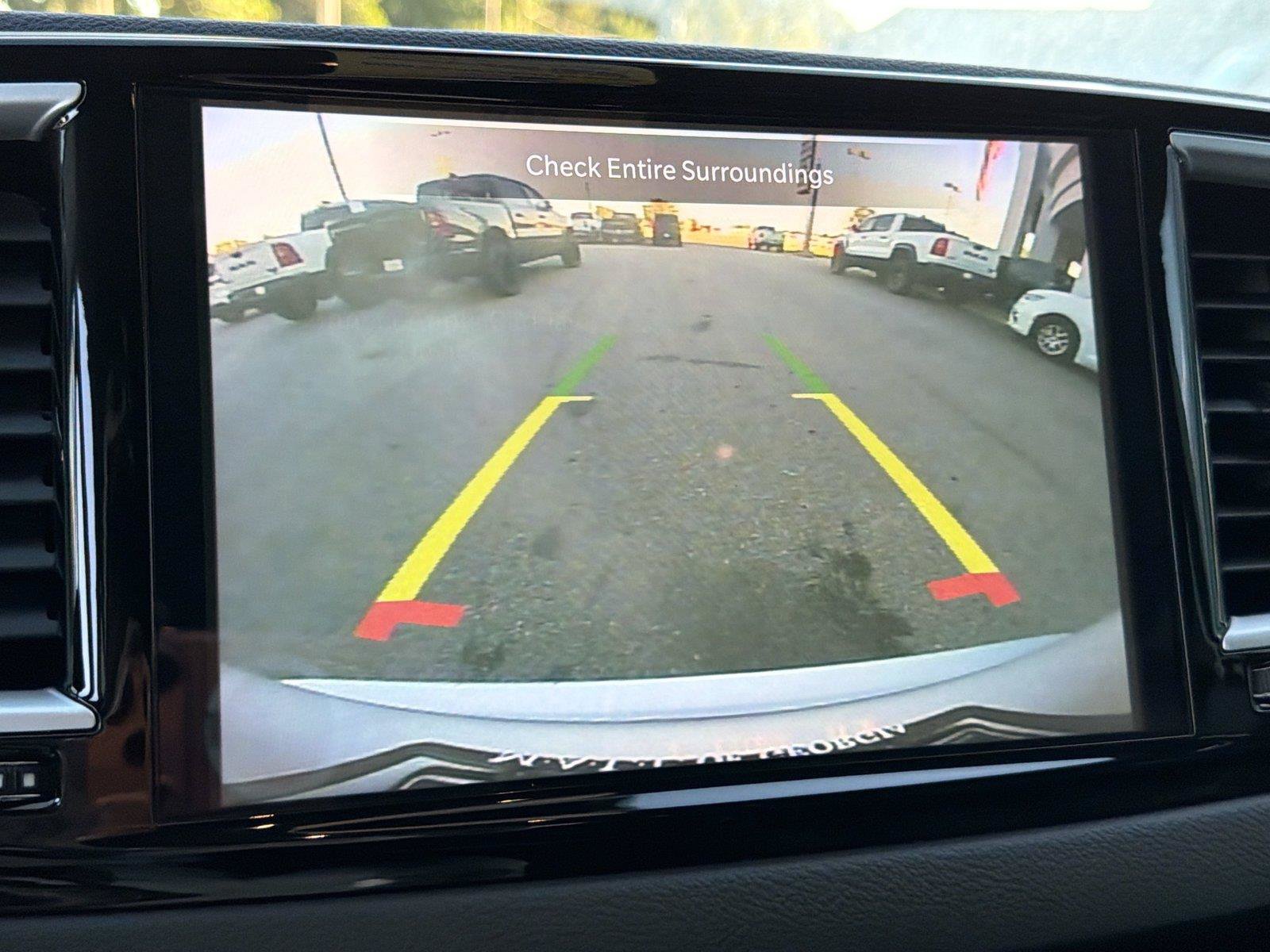 Used 2024 Chrysler Pacifica Touring-L FWD image 28