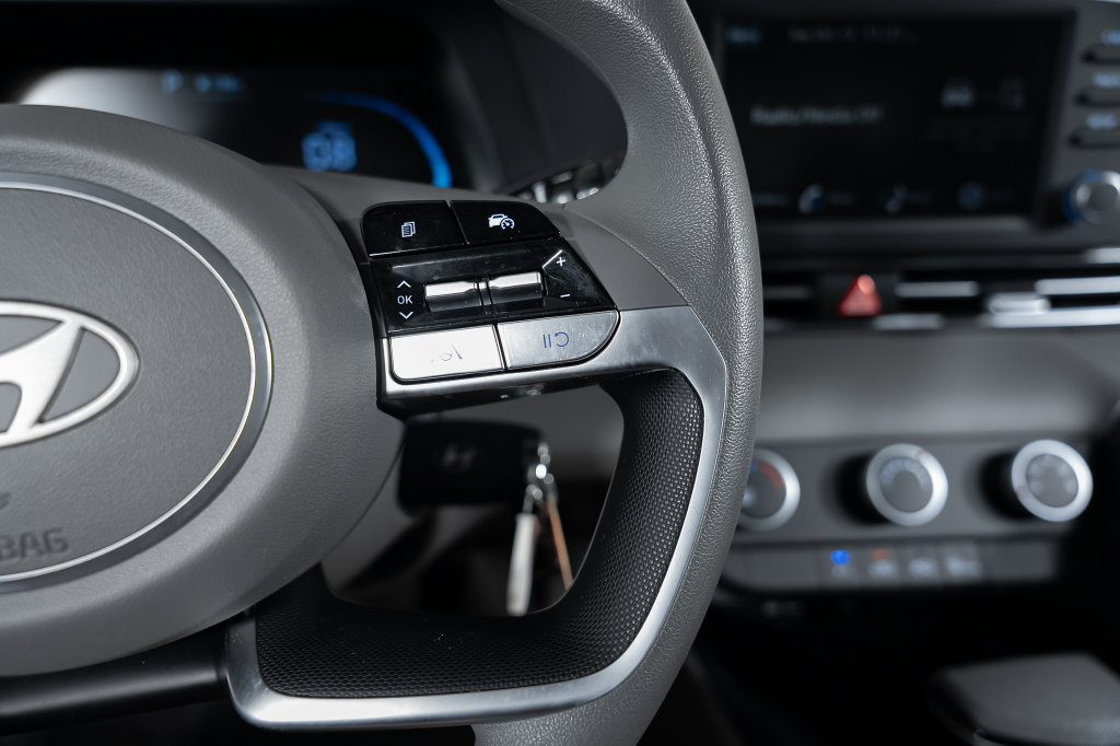 Certified 2026 Hyundai Elantra SE FWD image 30