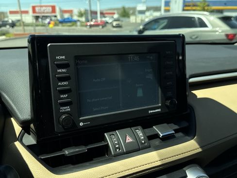 Used 2022 Toyota RAV4 XLE Premium AWD/4WD image 18