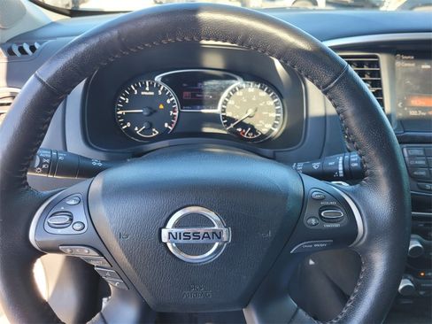 Used 2020 Nissan Pathfinder SL image 32