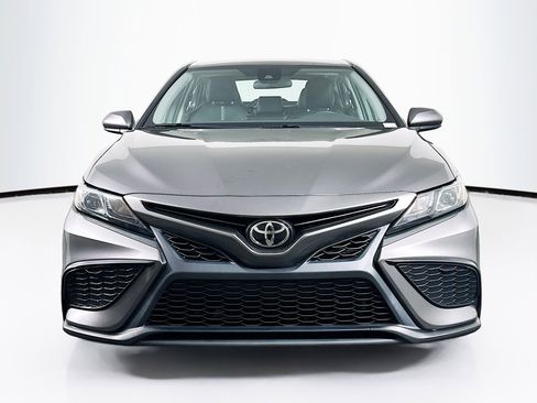 Used 2021 Toyota Camry SE FWD image 2