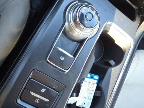 Used 2020 Ford Fusion SE w/ Equipment Group 151A FWD image 19