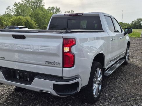 Used 2025 Chevrolet Silverado 1500 High Country w/ High Country Premium Package AWD/4WD image 3