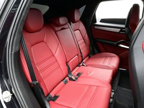 Certified 2022 Porsche Cayenne Turbo S AWD/4WD image 17